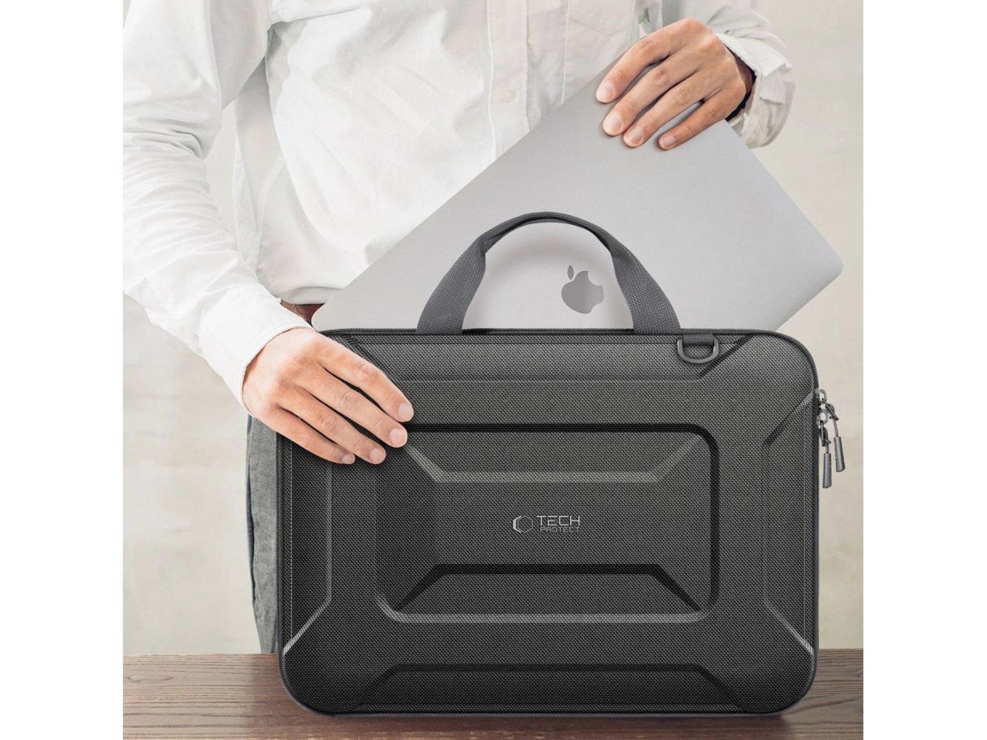 Funda táctica para portátil Tech-Protect Ranger-X de 13-14 pulgadas (negro)