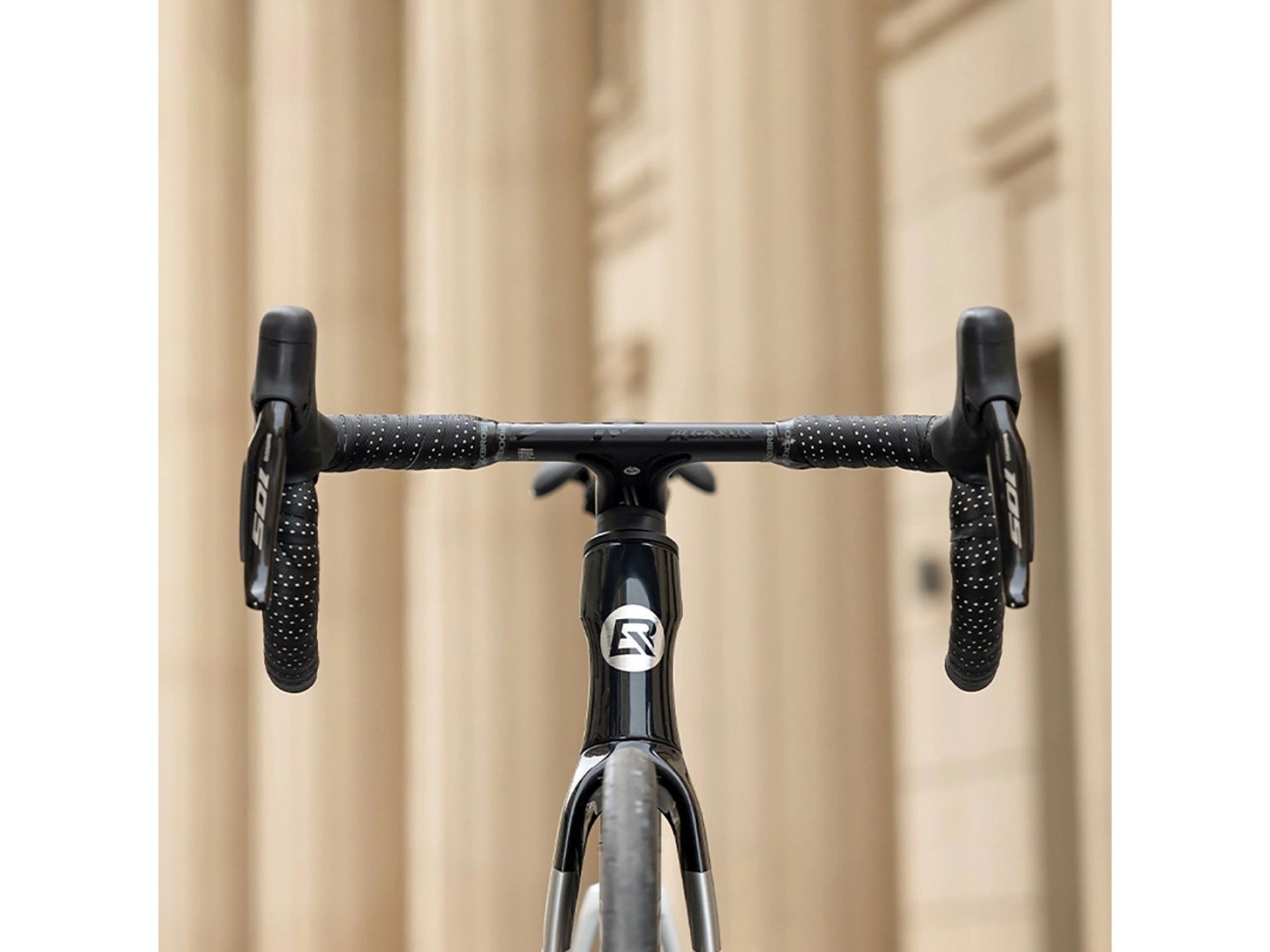 Fita de guidão Rockbros de silicone perfurada - preta