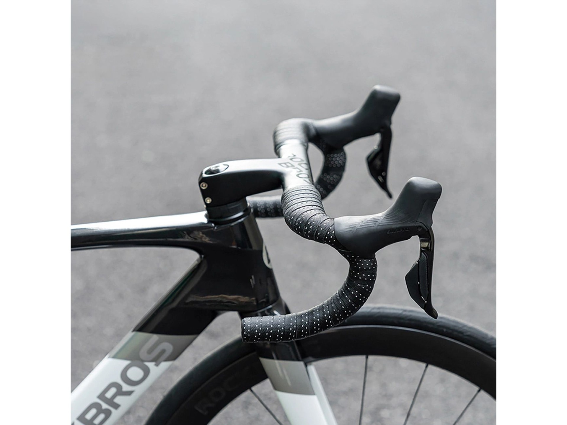 Fita de guidão Rockbros de silicone perfurada - preta