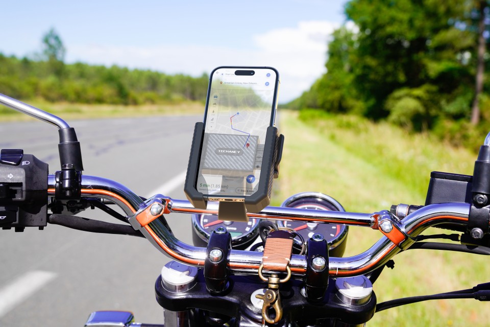Vai de mota ou bicicleta? Mantenha o seu telemóvel seguro (e os olhos na estrada) com a TECHANCY Vai de mota ou bicicleta? Mantenha o seu telemóvel seguro (e os olhos na estrada) com a TECHANCY