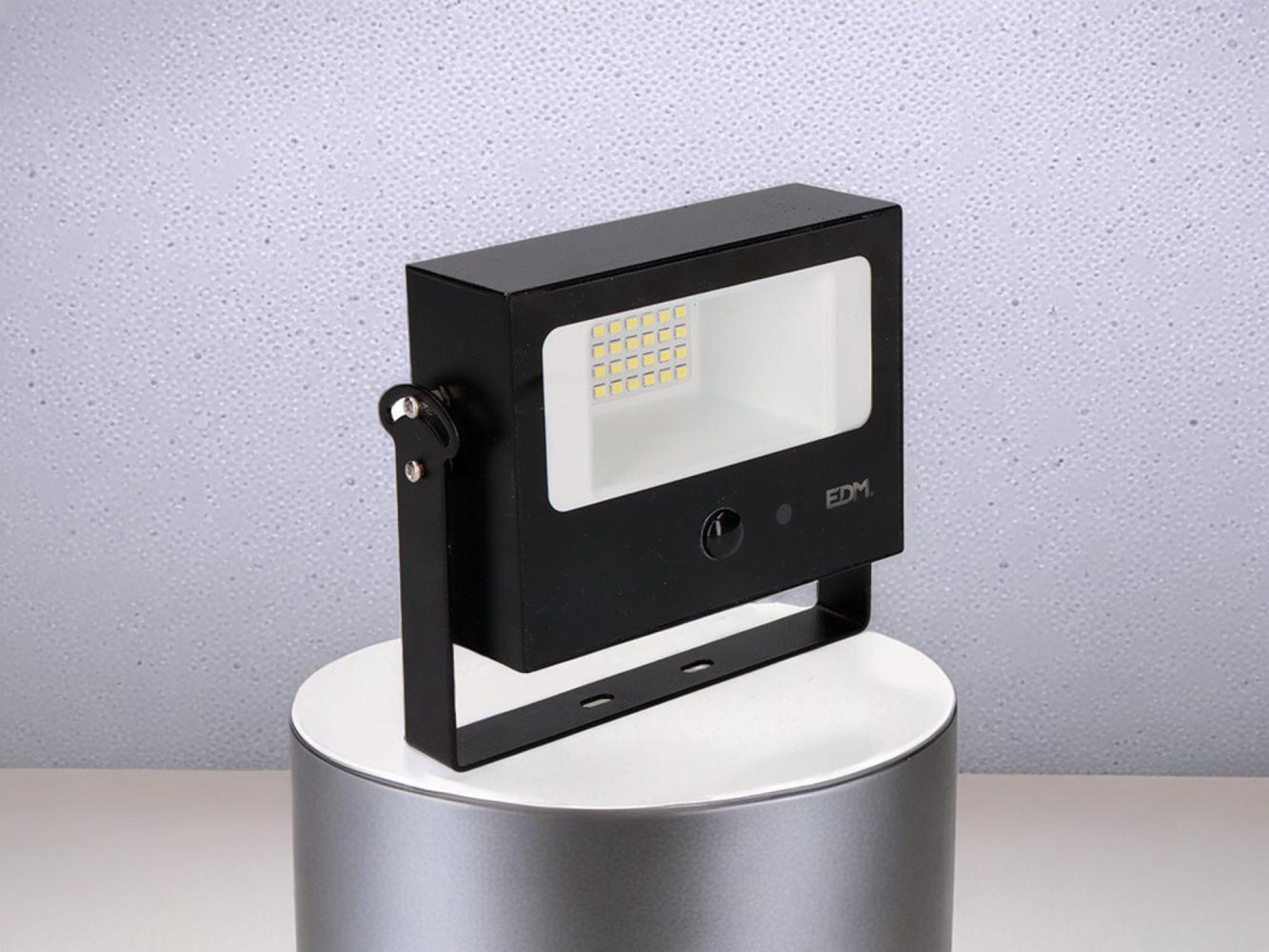 Foco proyector solar auto basculante 7 w 700 lm, 6500 k, con sensor movimiento, negro