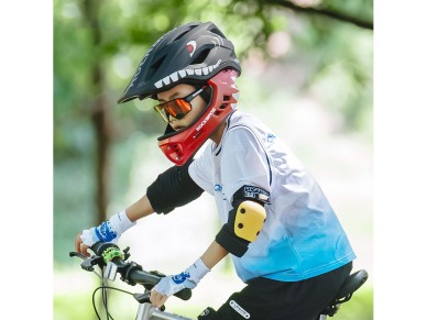 Capacete infantil para bicicleta Rockbros TT-32006 Shark com protetor de mand�bula remov�vel, tamanh