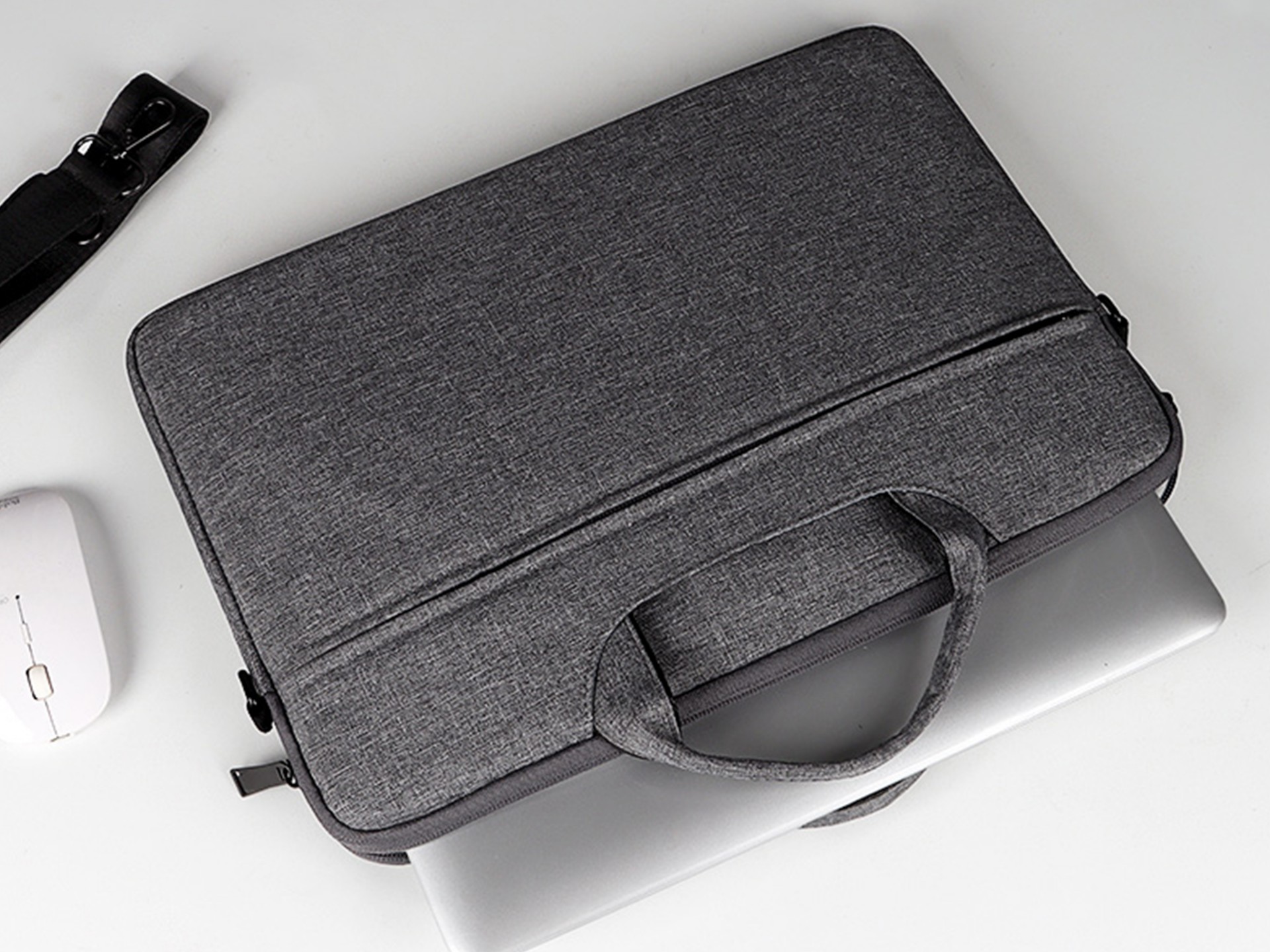 Techancy TW2778 Laptop Carrying Case, Black, 14.1/15.4 inch, Adjustable Shoulder Strap