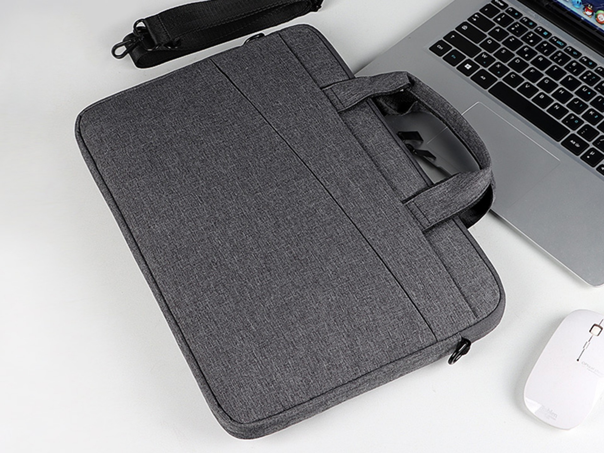Techancy TW2779 Laptop Carrying Case, Black, 14.1/15.4 inch, Adjustable Shoulder Strap