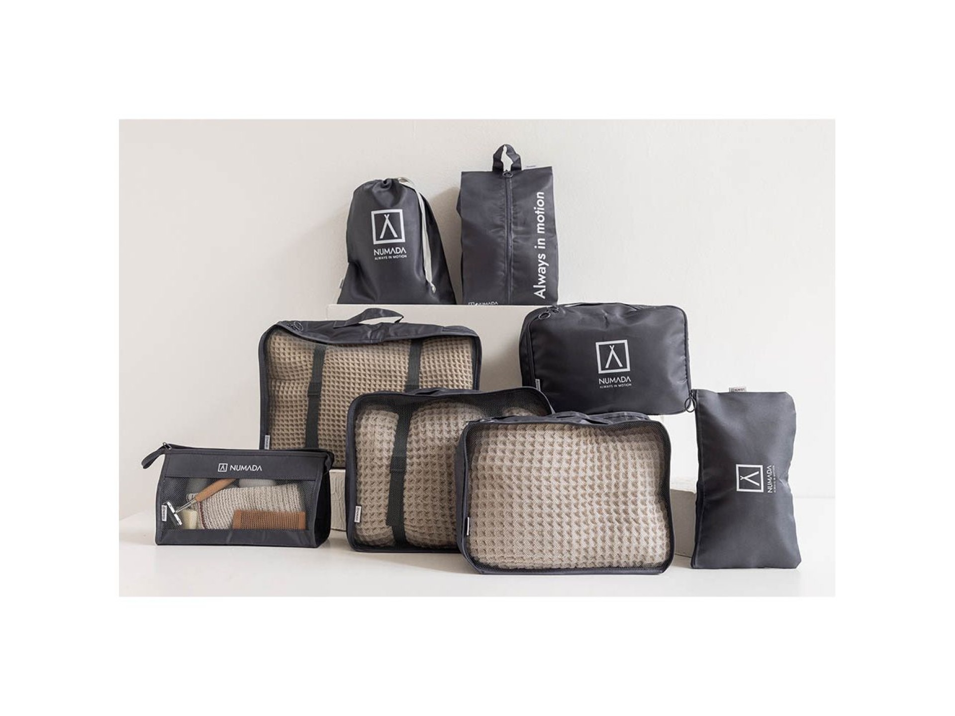 Organizador de malas cinza escuro. 8 peças