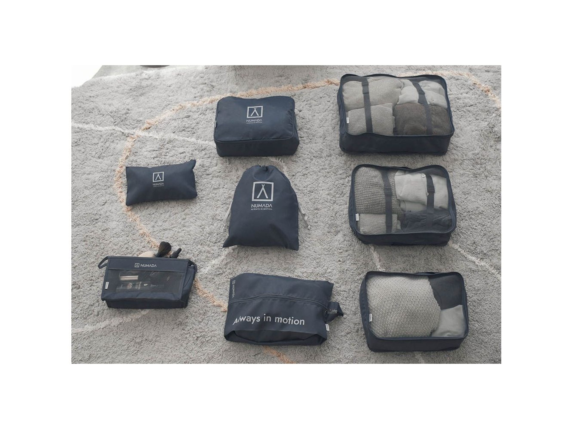 Organizador de malas cinza escuro. 8 peças