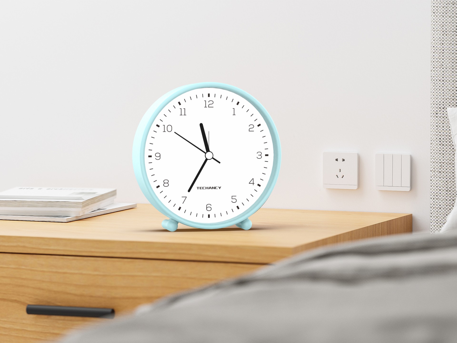 Reloj despertador de escritorio Techancy Mini ME2624 silencioso, números grandes, espejo, cuerpo de