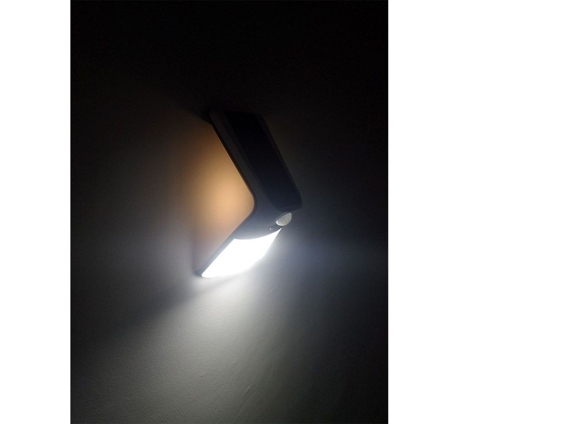 Candeeiro de parede solar 3,5w 430lm sensor de presença recarregável (2-8m) cor preto 10,5x13cm edm