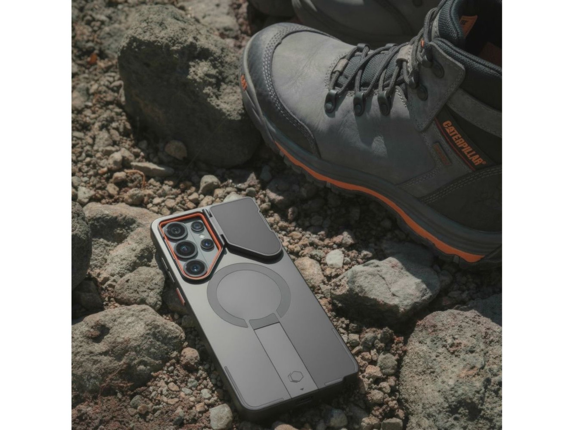 Funda Tech-Protect Kevlar Aura MagSafe para Samsung Galaxy S26 Ultra - Negra y naranja