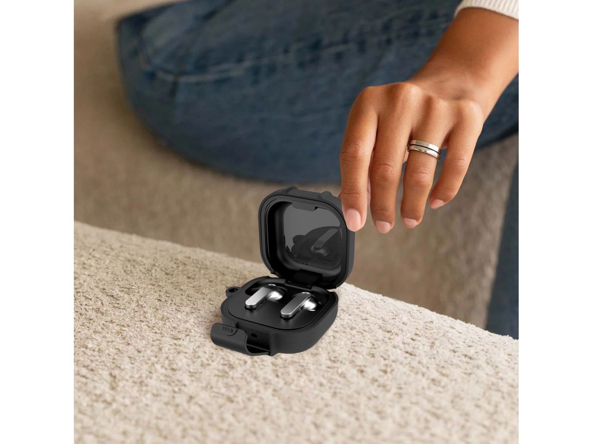 Capa Tech-Protect Slim Hook para Samsung Galaxy Buds 4 / 4 Pro - Preta