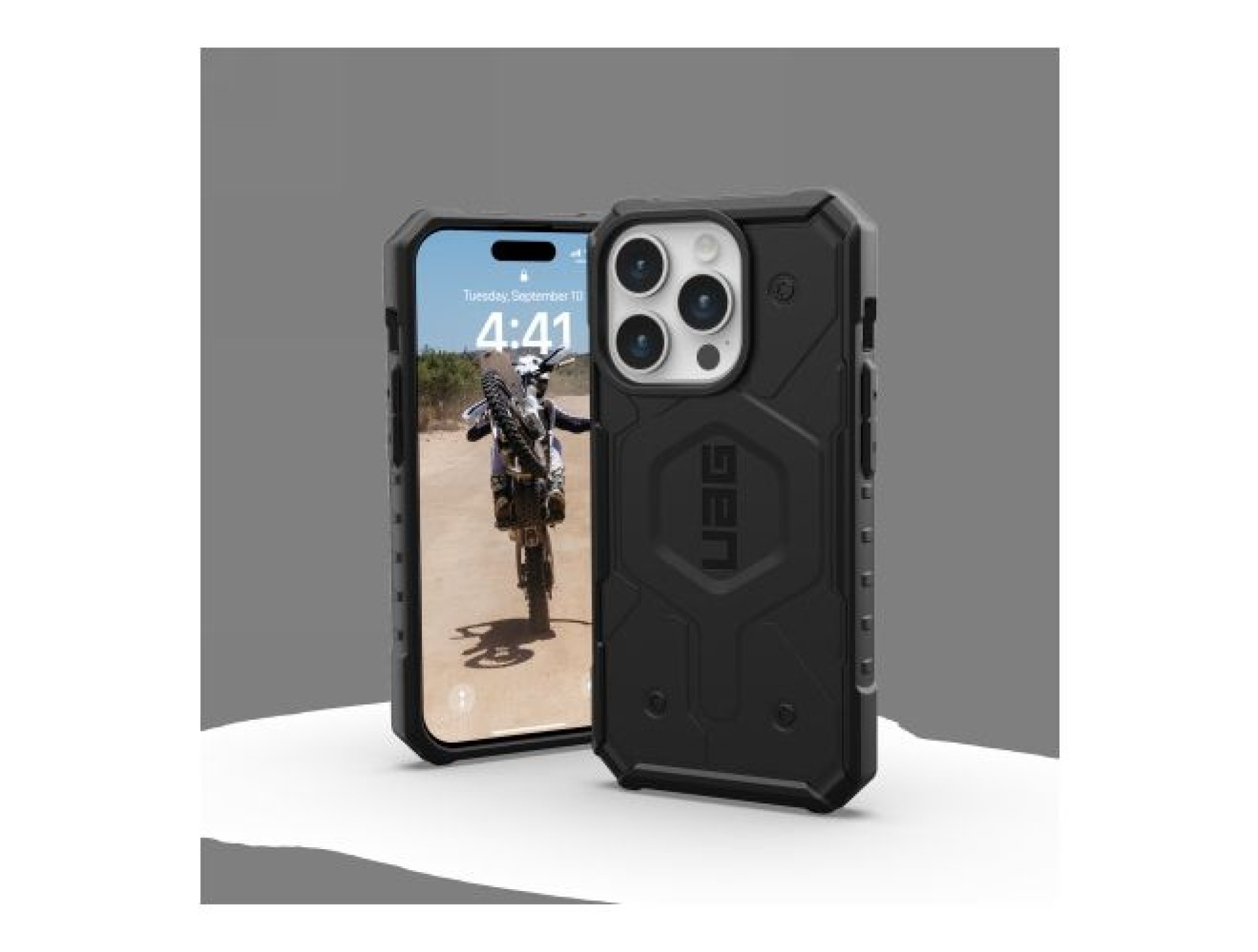 Capa UAG Pathfinder MagSafe para iPhone 15 Pro - preta