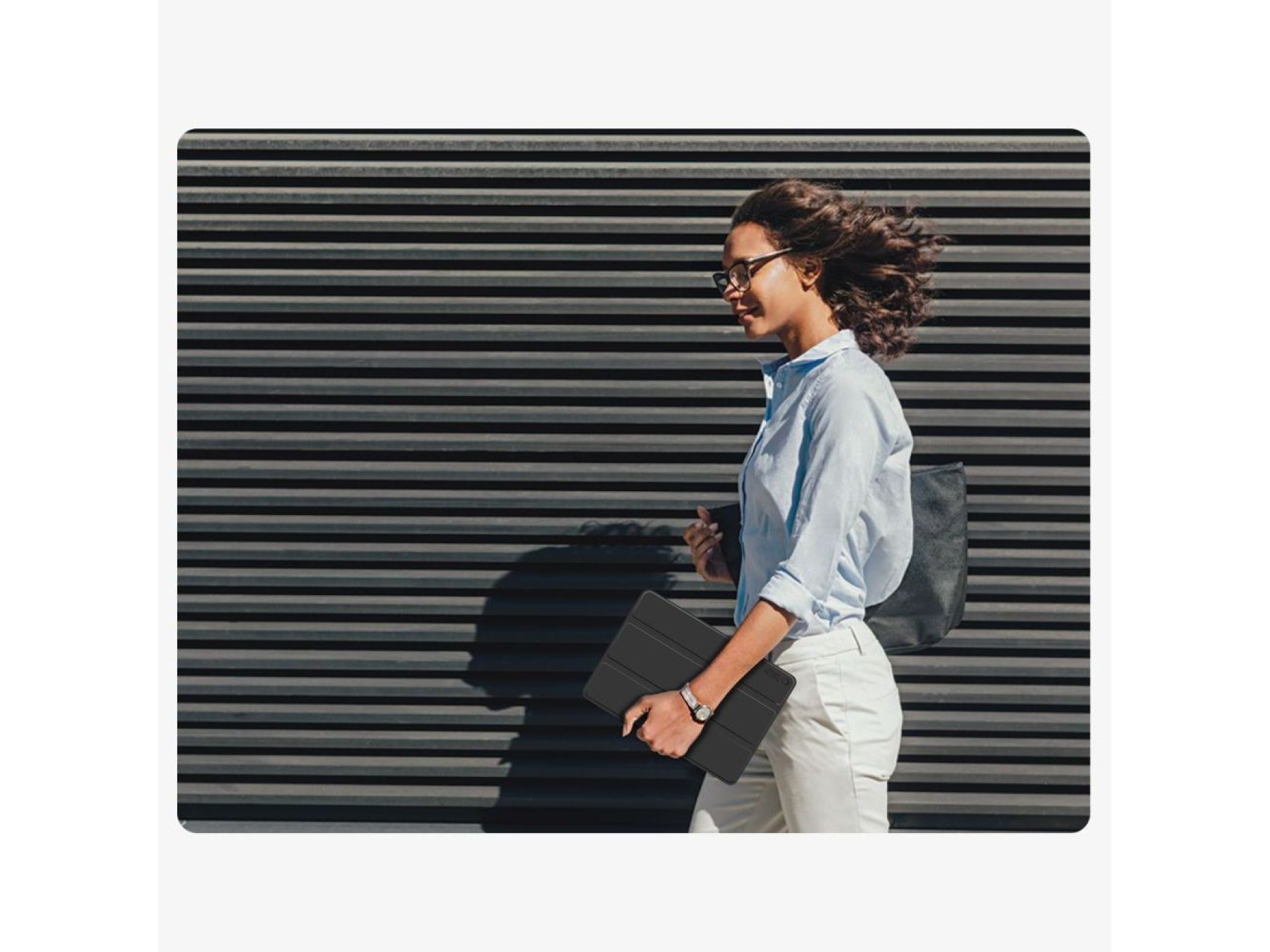 Funda TechProtect SmartCase para Samsung Galaxy Tab A9 / A11 8.7 X110 / X115 / X133 / X135 - Negra