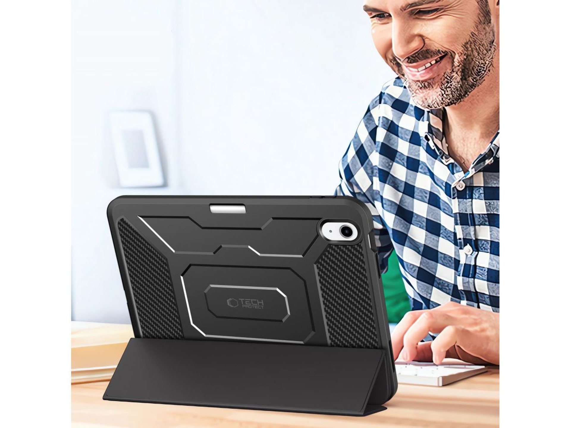 Capa Tech-Protect Endurance para iPad 10.9” (2022) / 11” (2025) - Preta