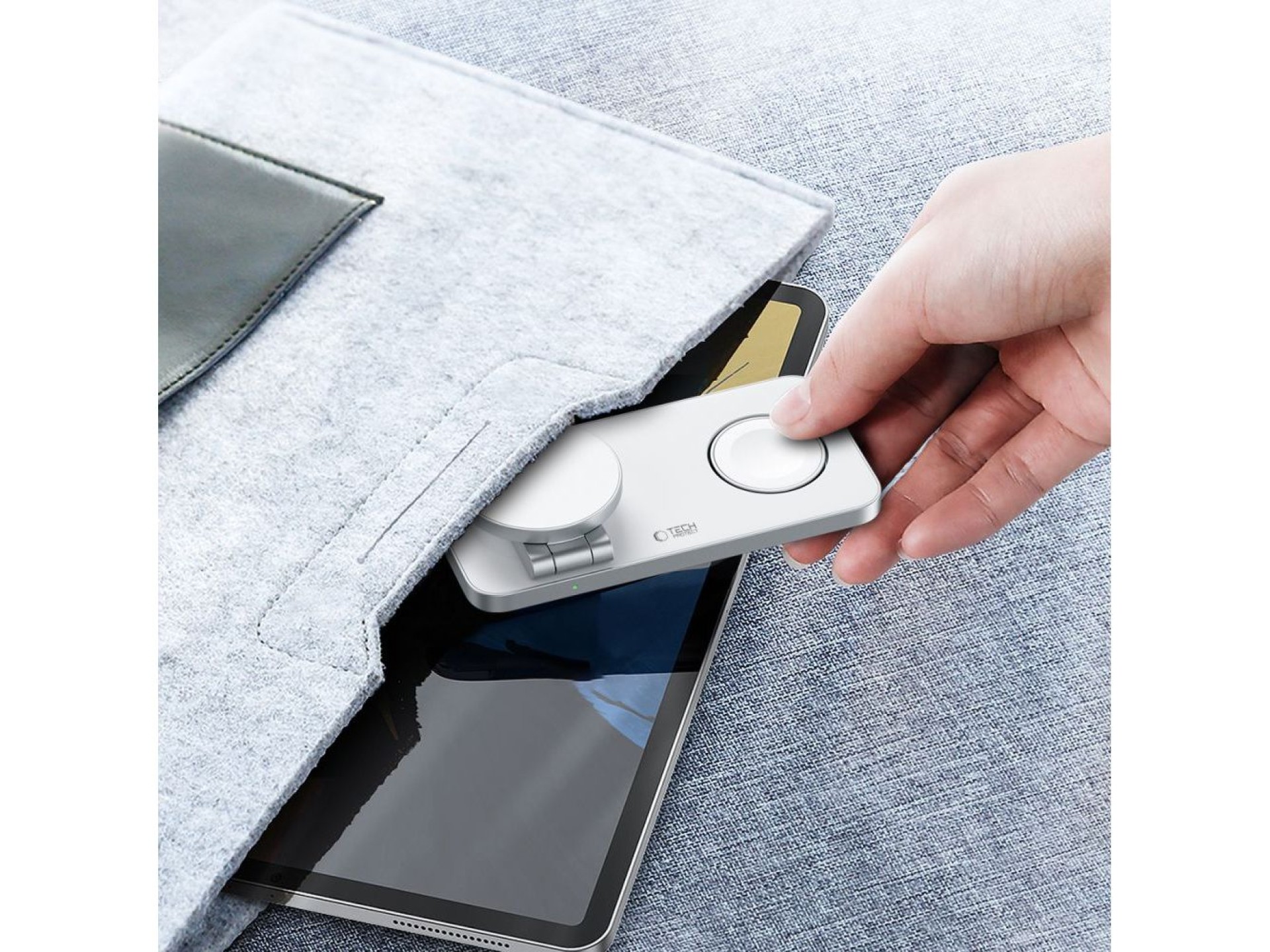 Carregador indutivo Tech-Protect QI15W-A47 MagSafe 3 em 1 + Cabo USB-C - Branco