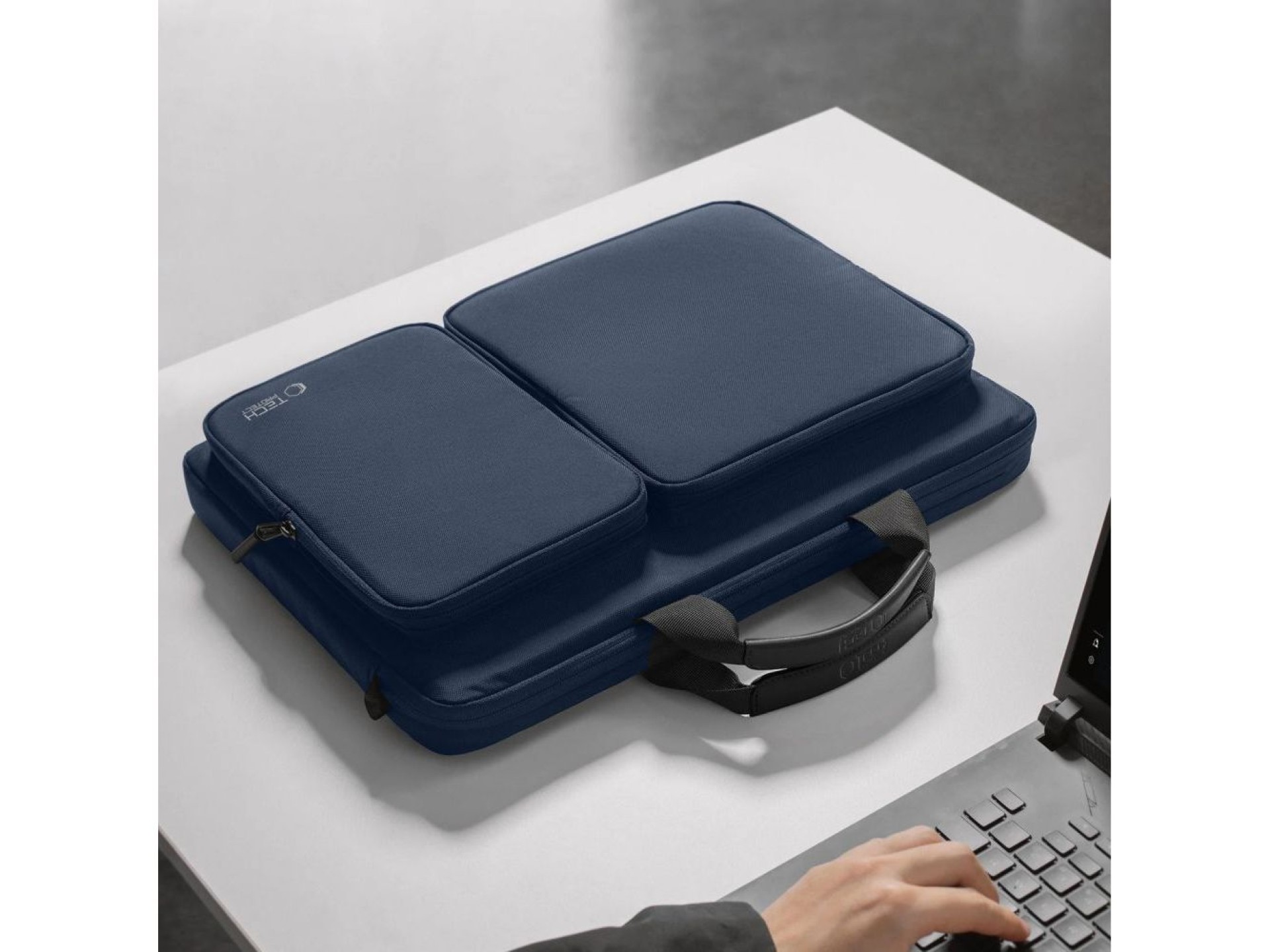 Tech-Protect Defender Bag for 17