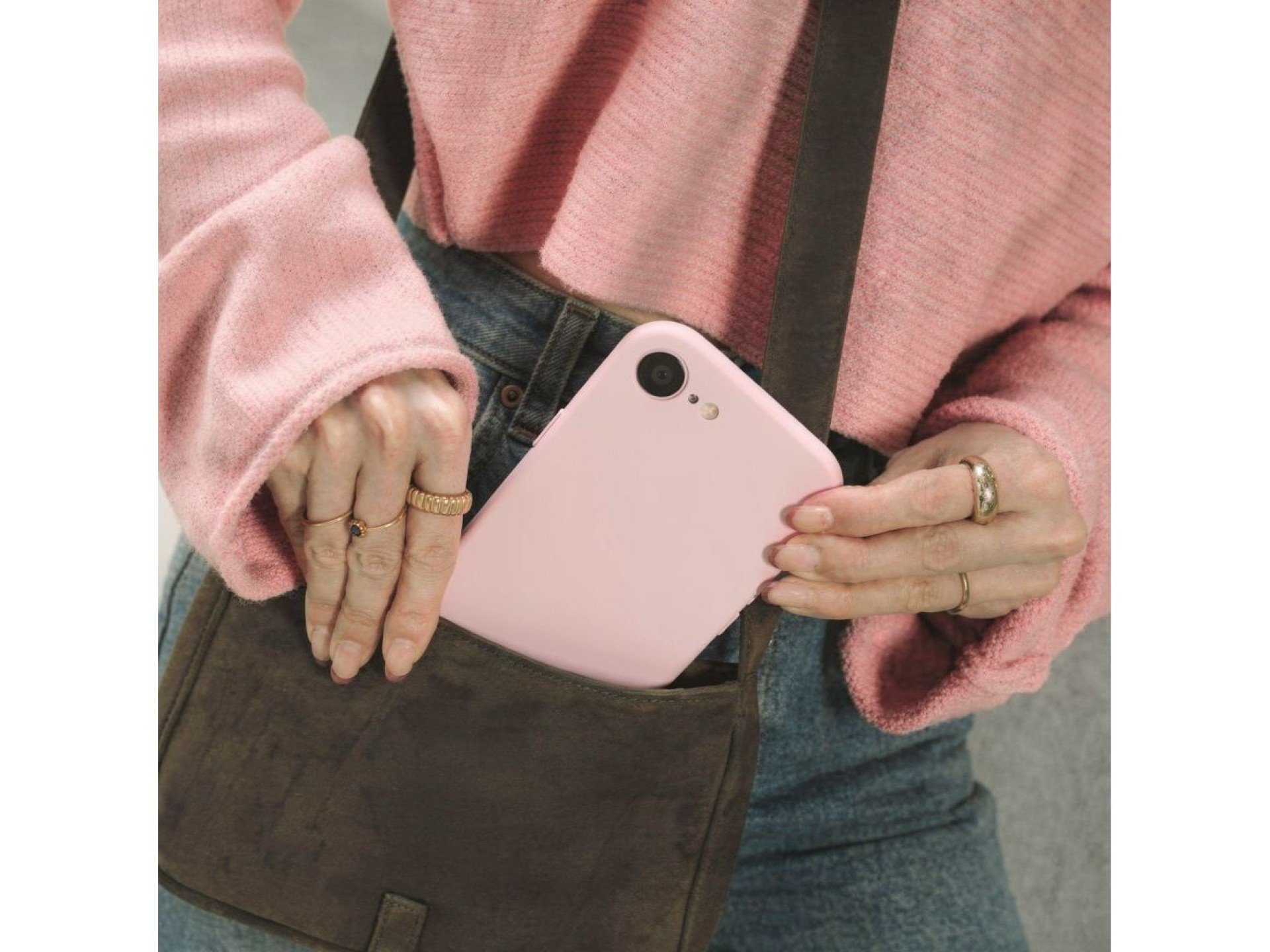 Capa Tech-Protect MagSafe de silicone líquido para iPhone 16e/17e - Rosa