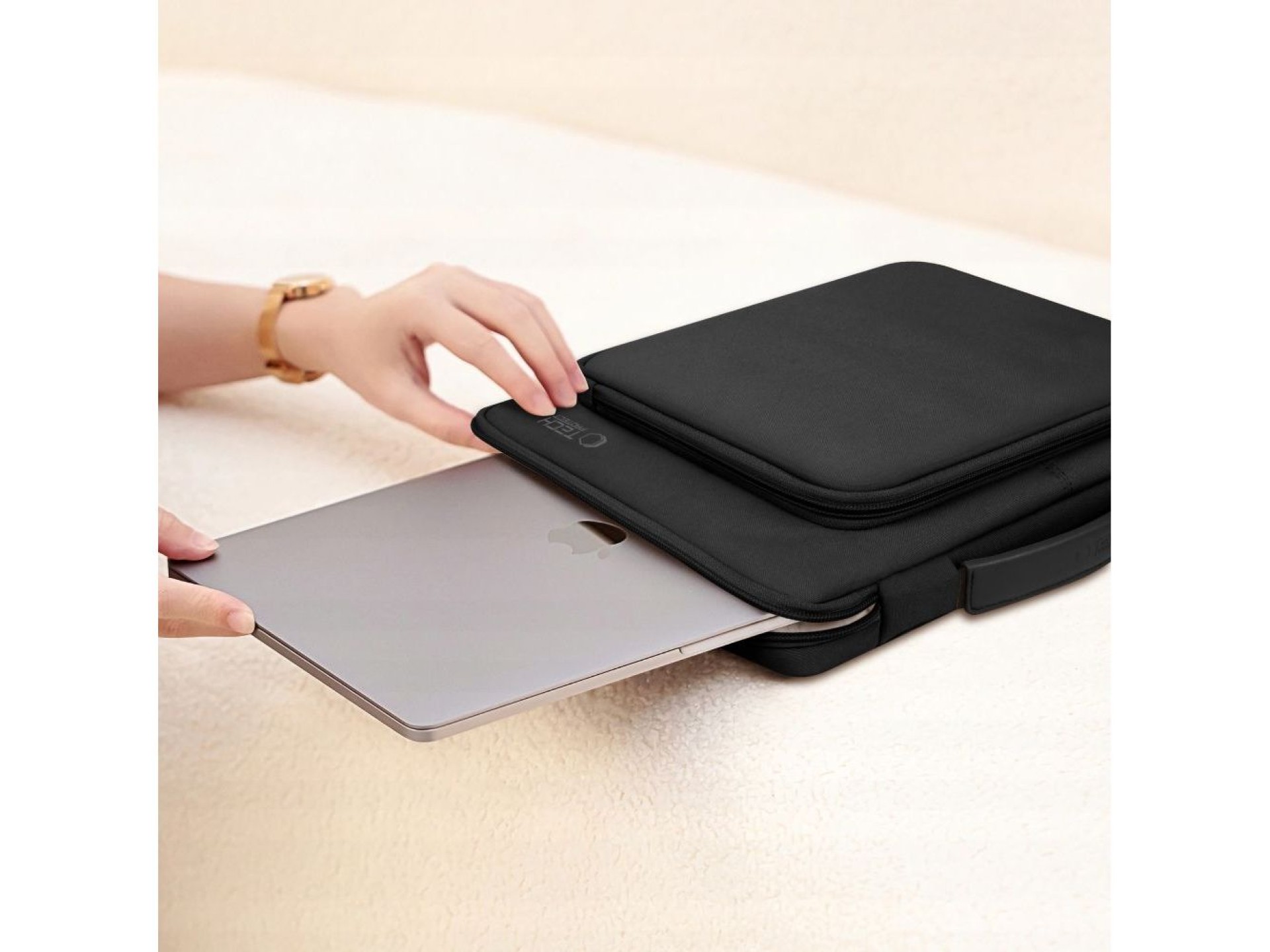 Bolsa básica Tech-Protect para laptop de 13 a 14 polegadas - preta