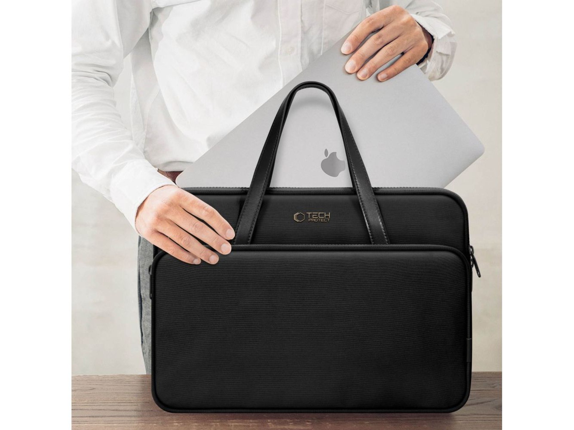 Bolsa de transporte Tech-Protect para laptop de 13 a 14 polegadas - Preta