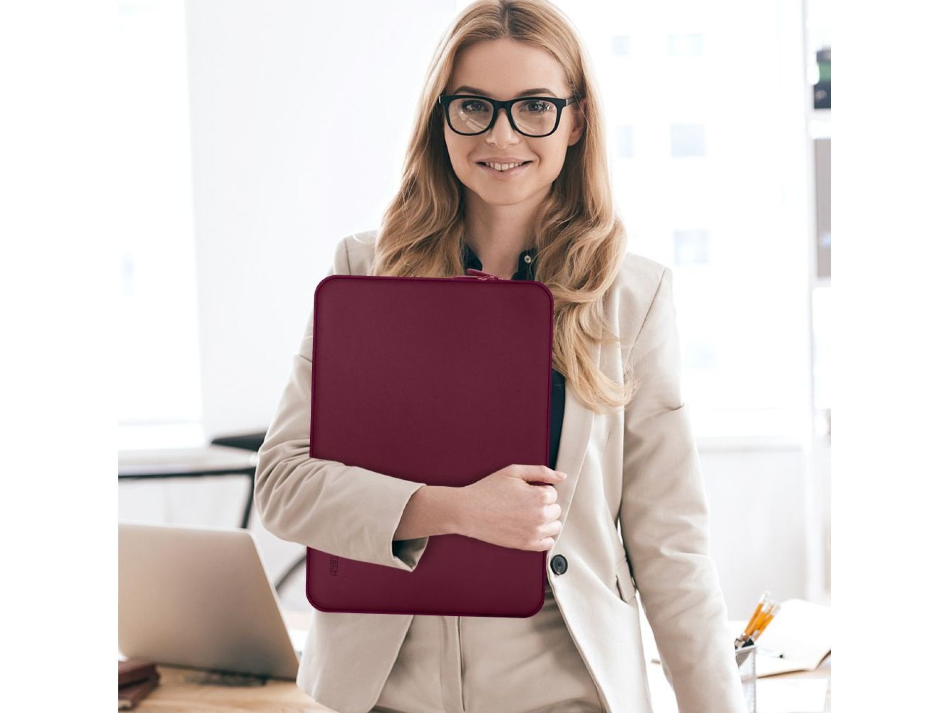 Capa para laptop Tech-Protect em neoprene de 15 a 16 polegadas - Bordô
