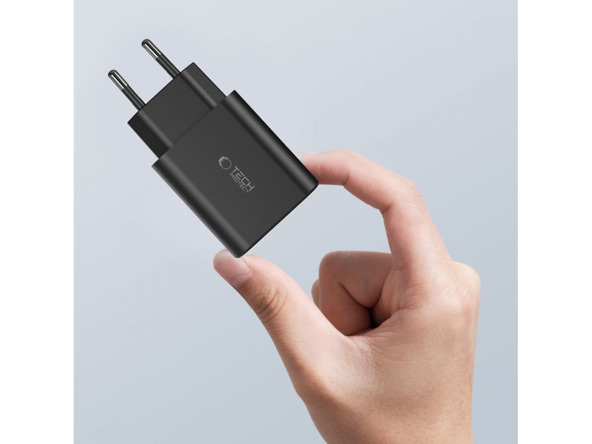 Cargador Tech-Protect NC30W 2x USB-C PD 30W / USB-A QC 3.0 - negro