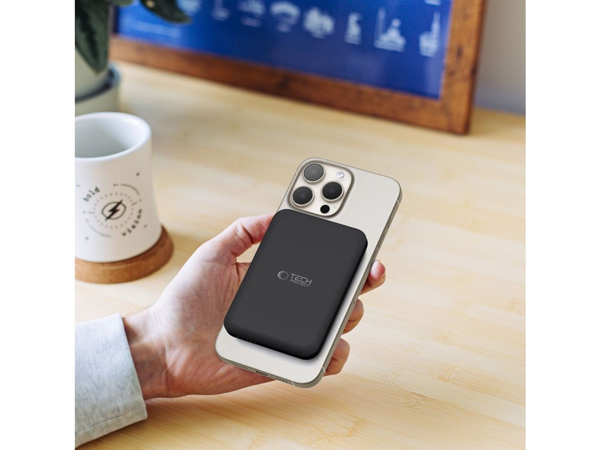 Tech-Protect LifeMag PB10 Powerbank with MagSafe 5000mAh 15W USB-C port - black + USB-C cable