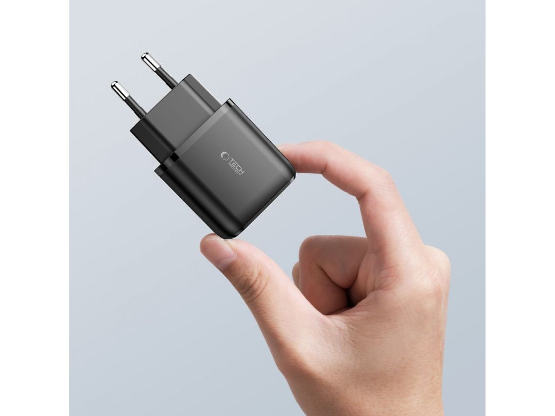 Carregador Tech-Protect C20W USB-C PD 20W / USB-A QC 3.0 - Preto