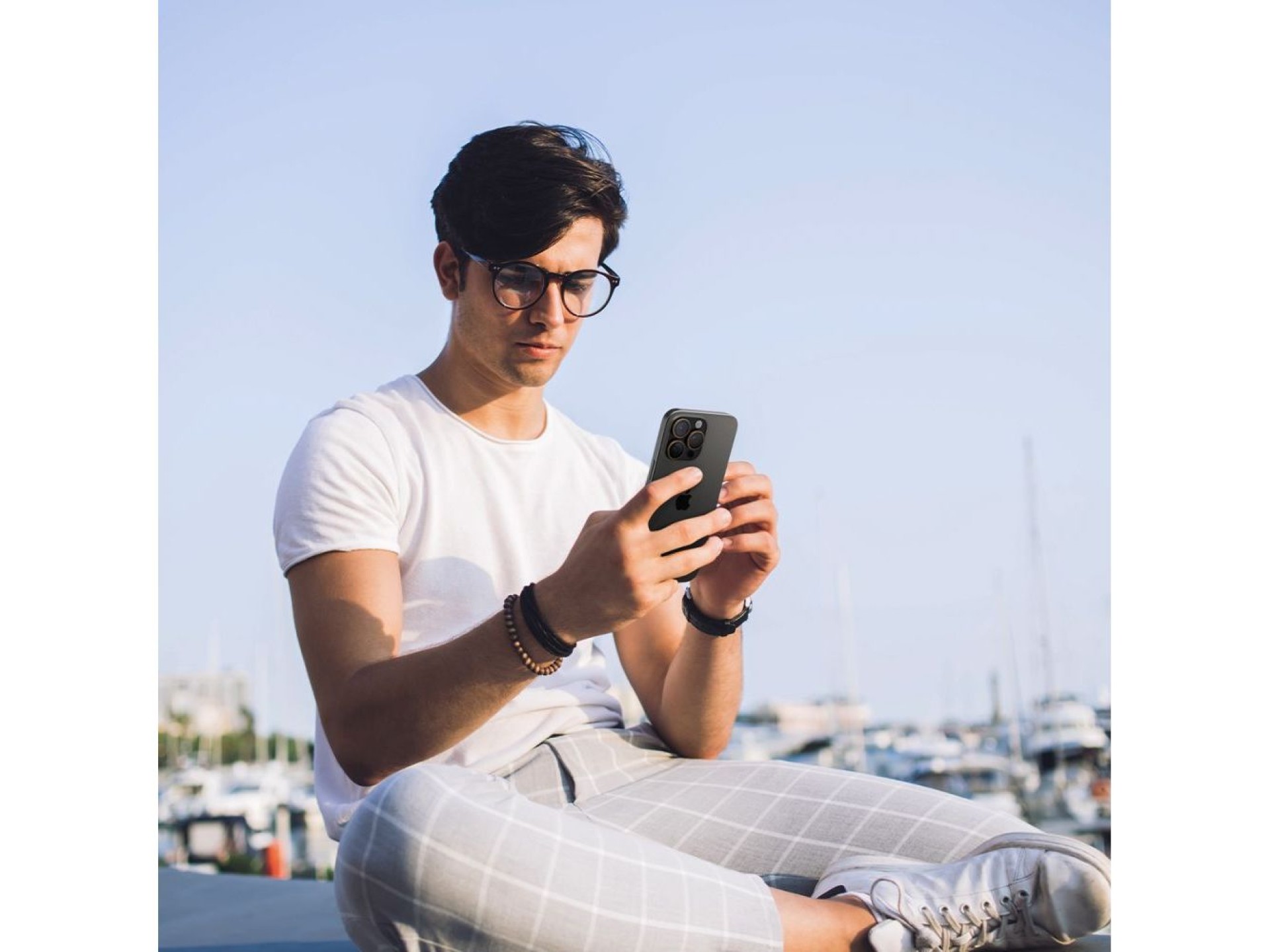 Protector de cámara Spigen Optik Pro GLAS.TR “EZ FIT” (paquete de 2) para iPhone 16 Pro / Pro Max -