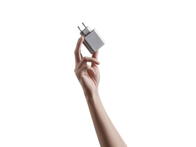 Cargador de pared Cuktech de 65 W GaN con 2 puertos USB-C y 1 puerto USB-A - Gris