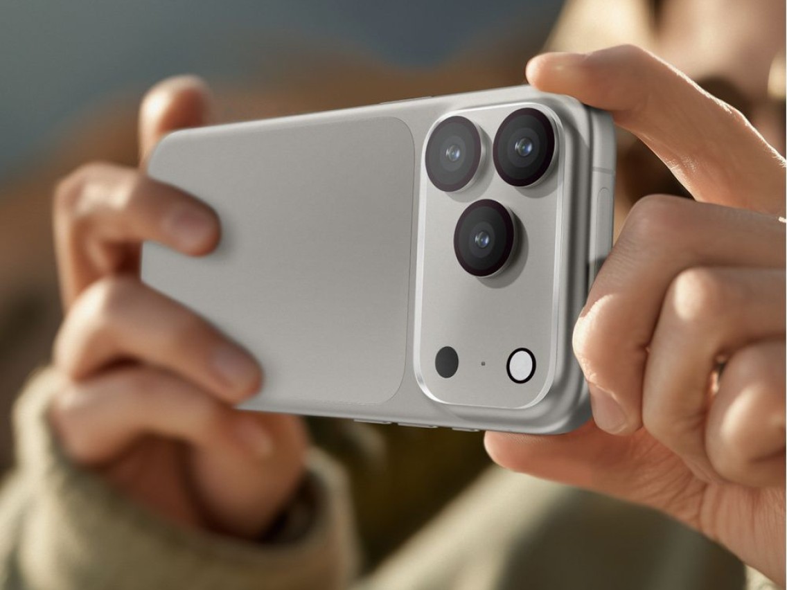AmazingThing Full Lens Glass for iPhone 17 Pro Max