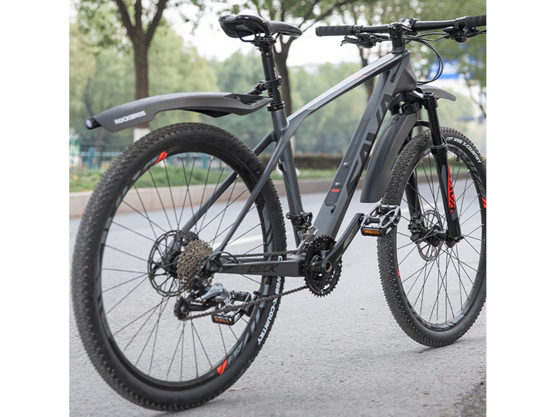 Guardabarros Rockbros DNB8001 con luz LED roja - negro