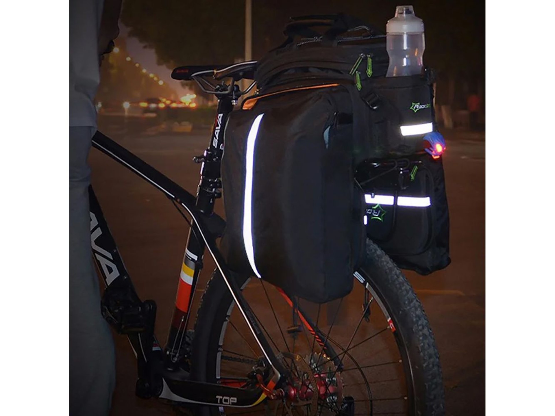 Rockbros A6-03BK bicycle bag for trunk 35 l with fold-out pockets - black
