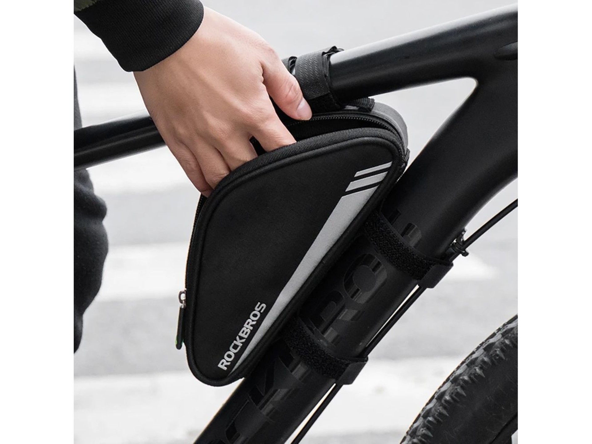 Bolsa para cuadro de bicicleta Rockbros B55-BK 0,7 l - negra