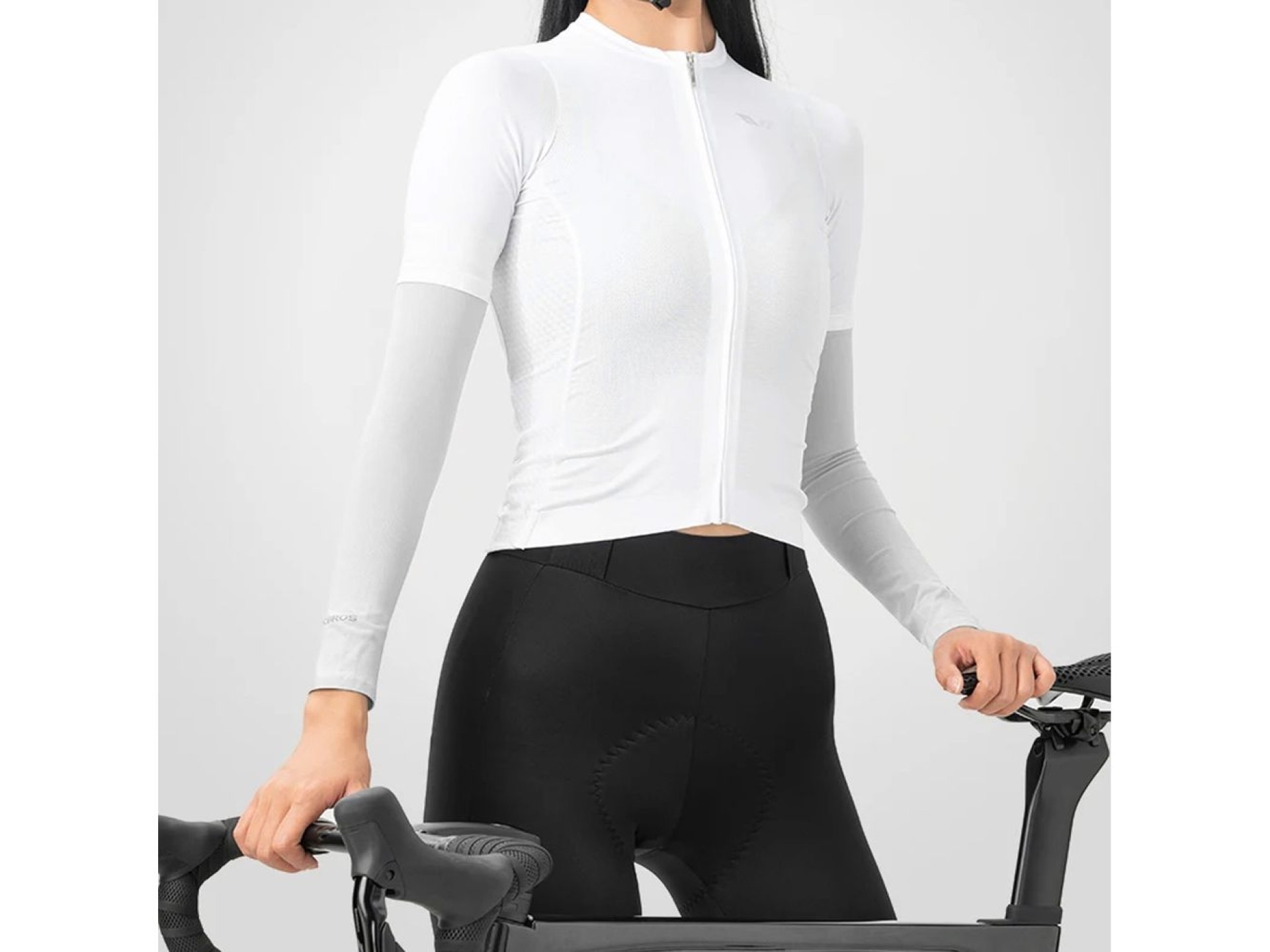 Rockbros XT9002W cycling sleeves - white (2 pcs.)