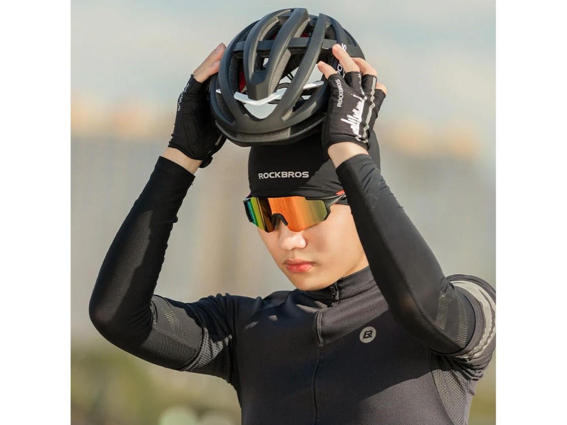 Rockbros YPP037 cycling cap with cutouts for glasses - black