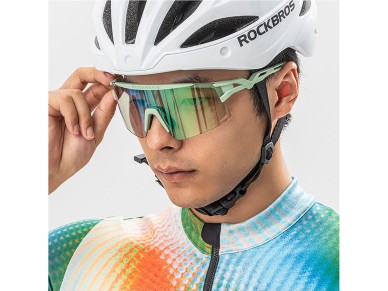 Rockbros Photochromic Cycling Glasses with UV Protection and Corrective Insert - Green Rockbros Photochromic Cycling Glasses with UV Protection and Corrective Insert - Green