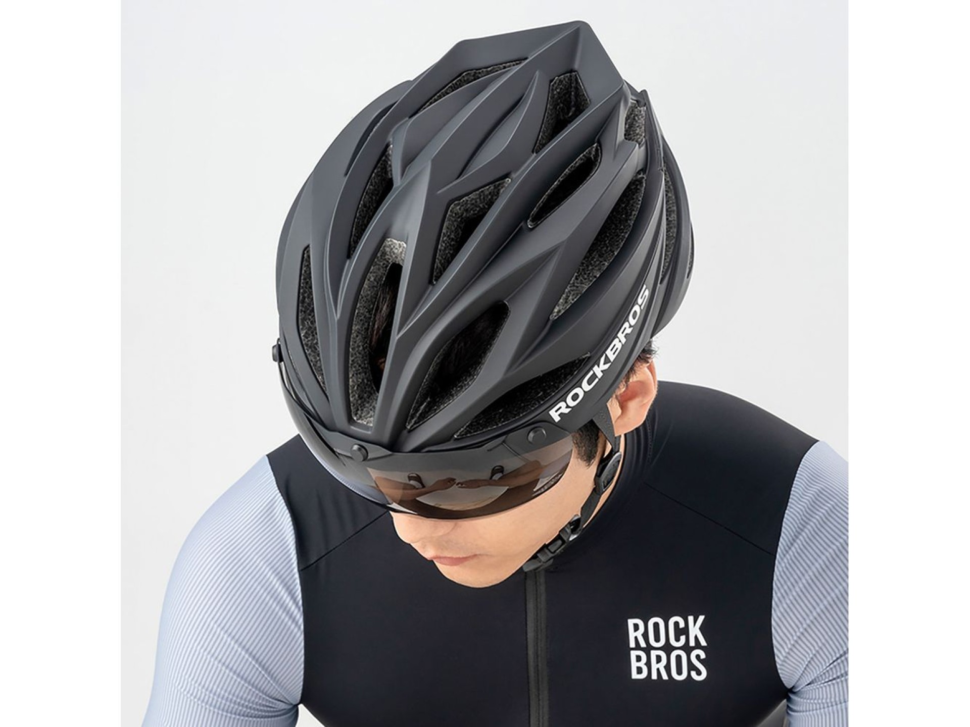 Casco de bicicleta Rockbros con visera, gafas protectoras UV desmontables, unisex - Negro/Marrón