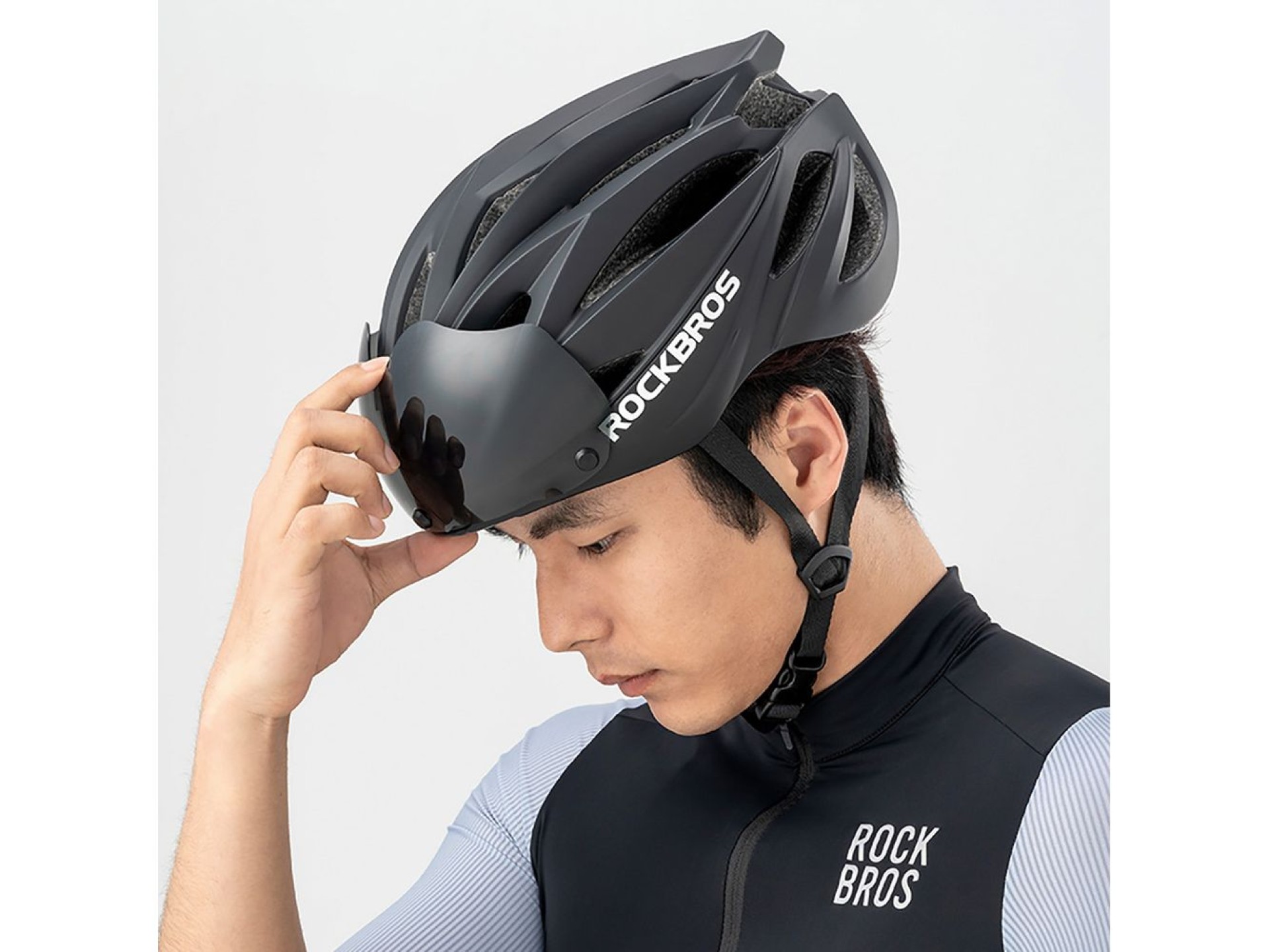 Casco de bicicleta Rockbros con visera, gafas protectoras UV desmontables, unisex - Negro/Marrón