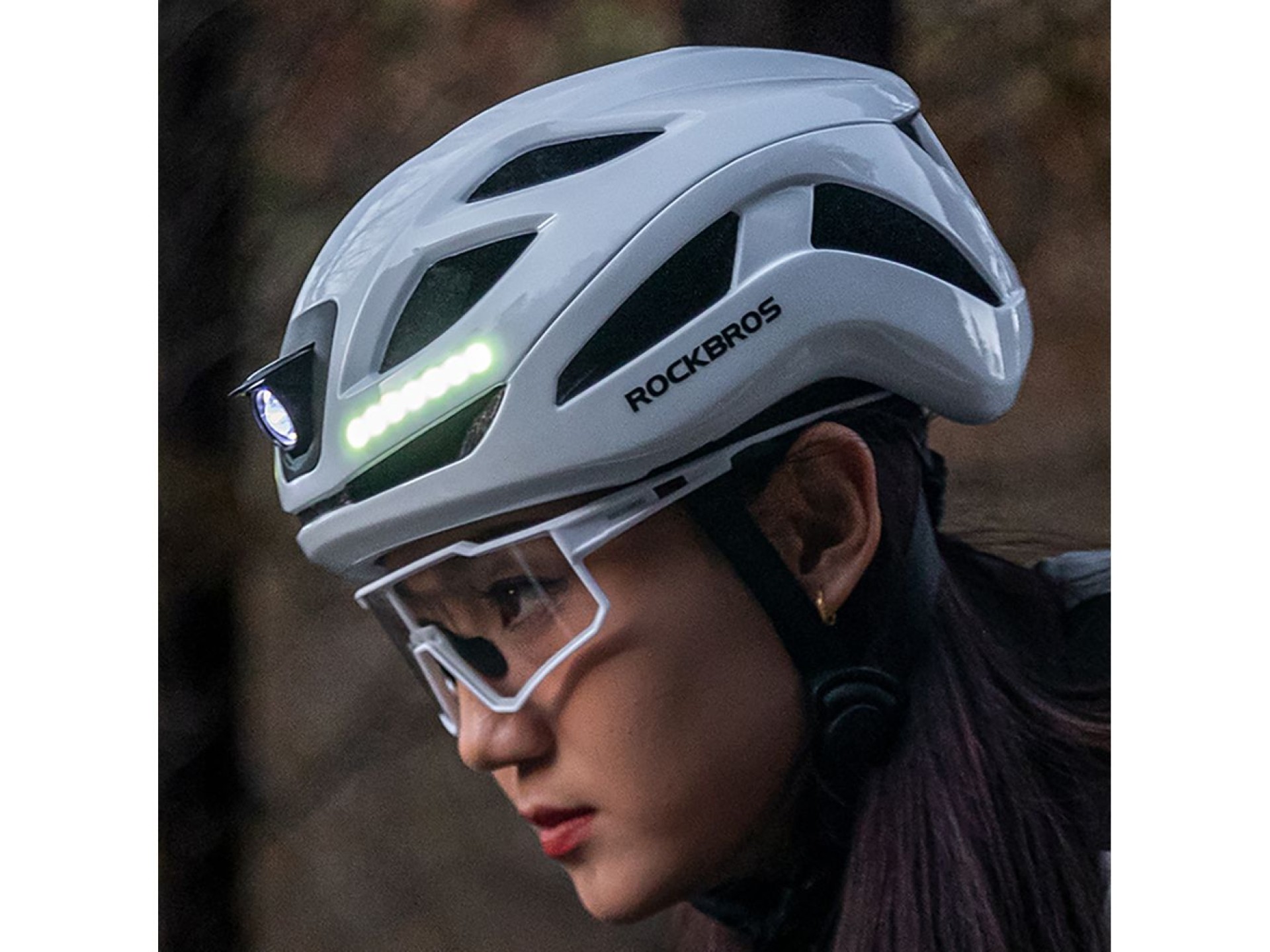 Rockbros ZK-077 Bicycle Helmet with Integrated Multi-Directional Lighting 57-61 cm - White