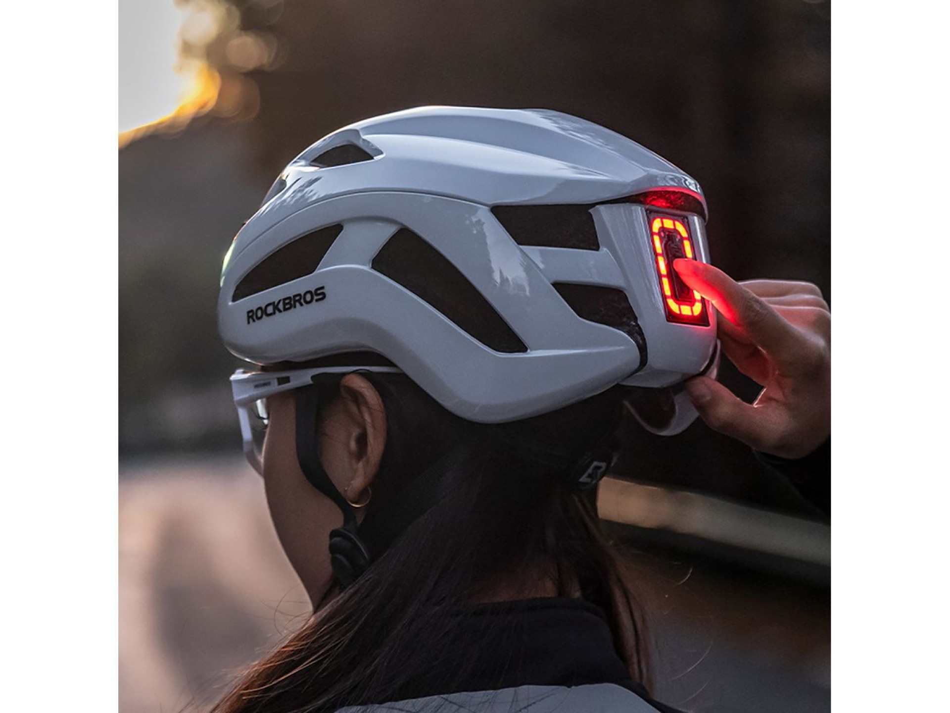 Rockbros ZK-077 Bicycle Helmet with Integrated Multi-Directional Lighting 57-61 cm - White