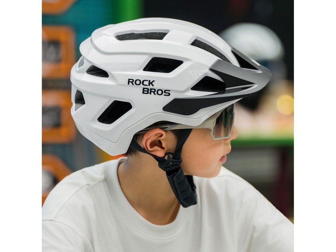 Capacete de ciclismo juvenil Rockbros LK-67 com viseira removível, tamanhos 54 a 58 cm - Branco
