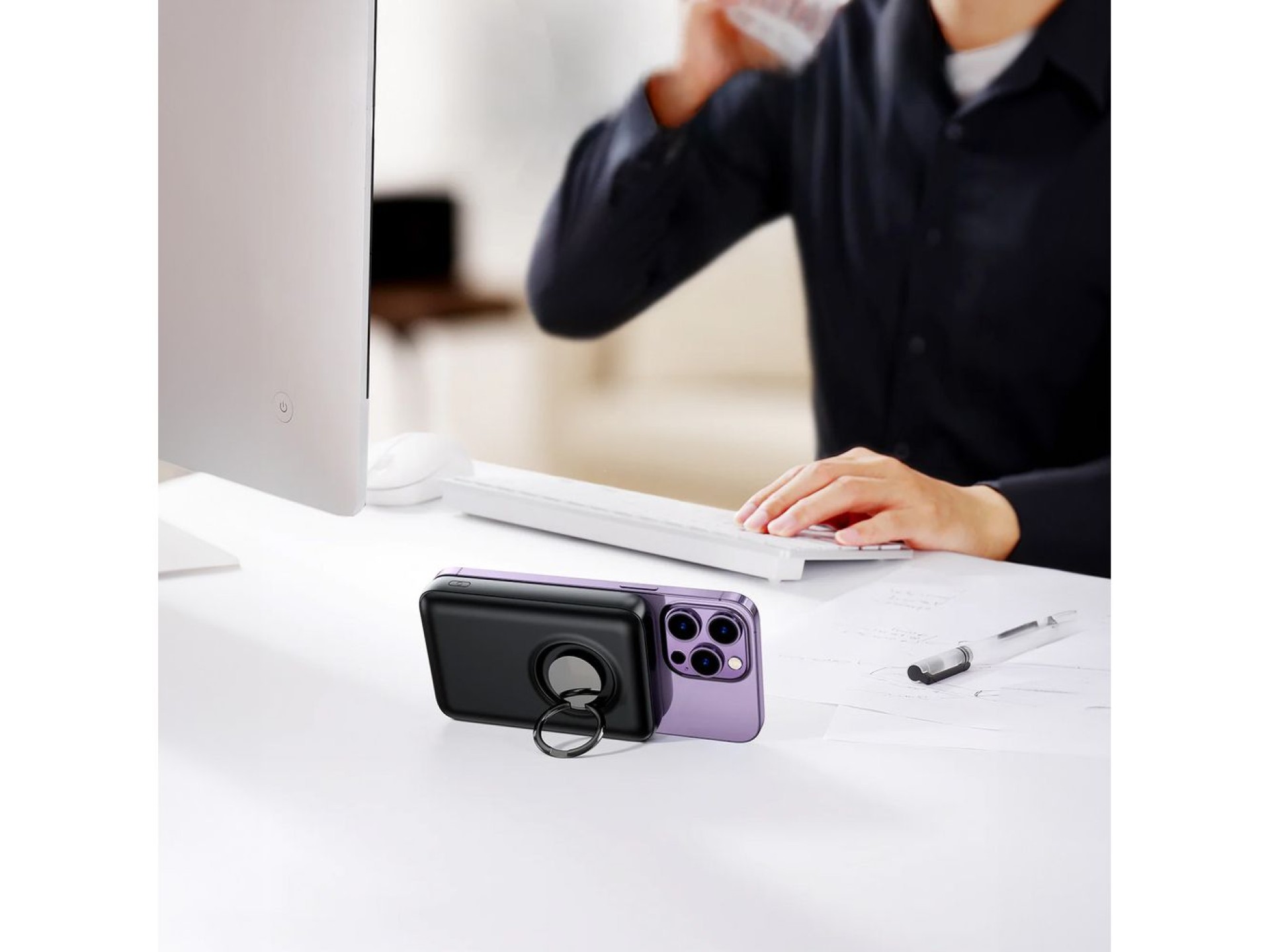 Powerbank sem fio Joyroom JR-W050 20W MagSafe de 10000mAh com anel e suporte - preto