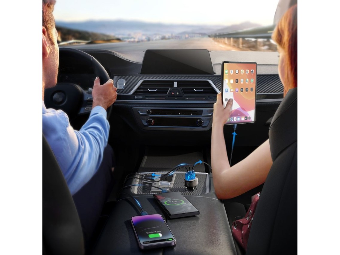 Cargador de coche Joyroom JR-CCD03 de 3,4 A con pantalla y 3 puertos USB-A - Negro