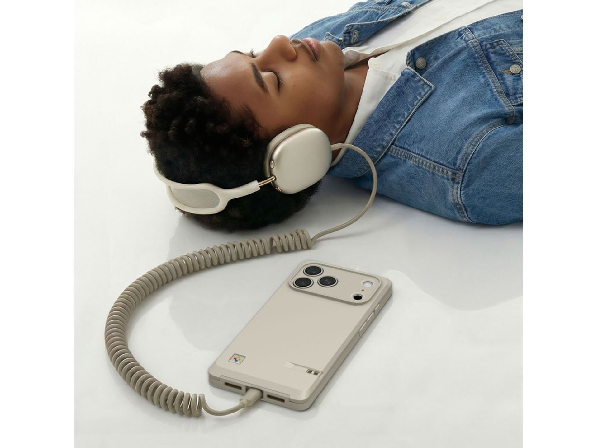 Capa Spigen Classic LS MagSafe para iPhone 17 Pro - Bege