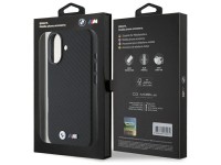 Capa para iPhone 16 em metal com acabamento em fibra de carbono da BMW - Preta Capa para iPhone 16 em metal com acabamento em fibra de carbono da BMW - Preta