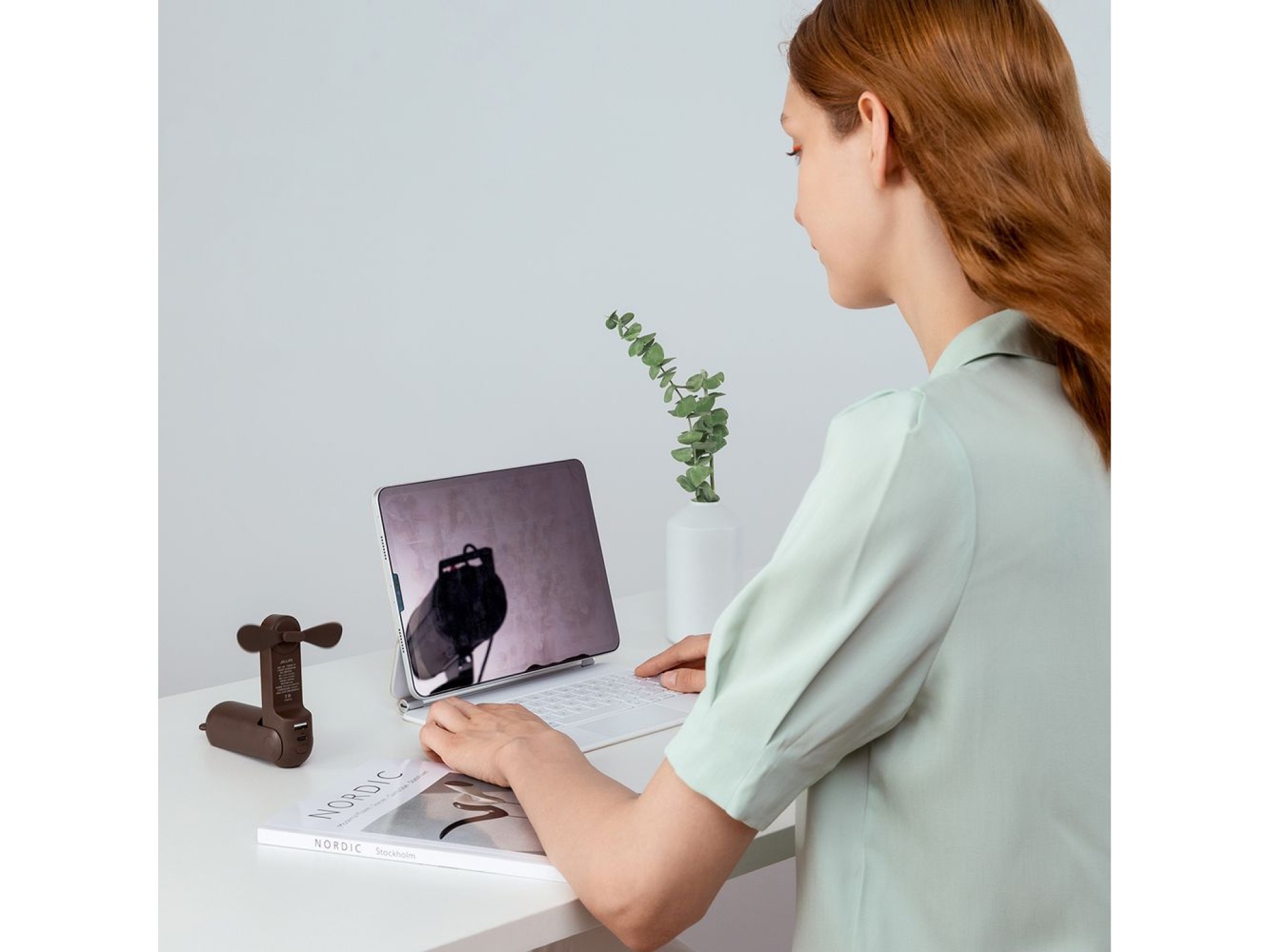 Ventilador portátil Jisulife Life8 Plus con USB, función de batería externa de 4500 mAh y linterna -