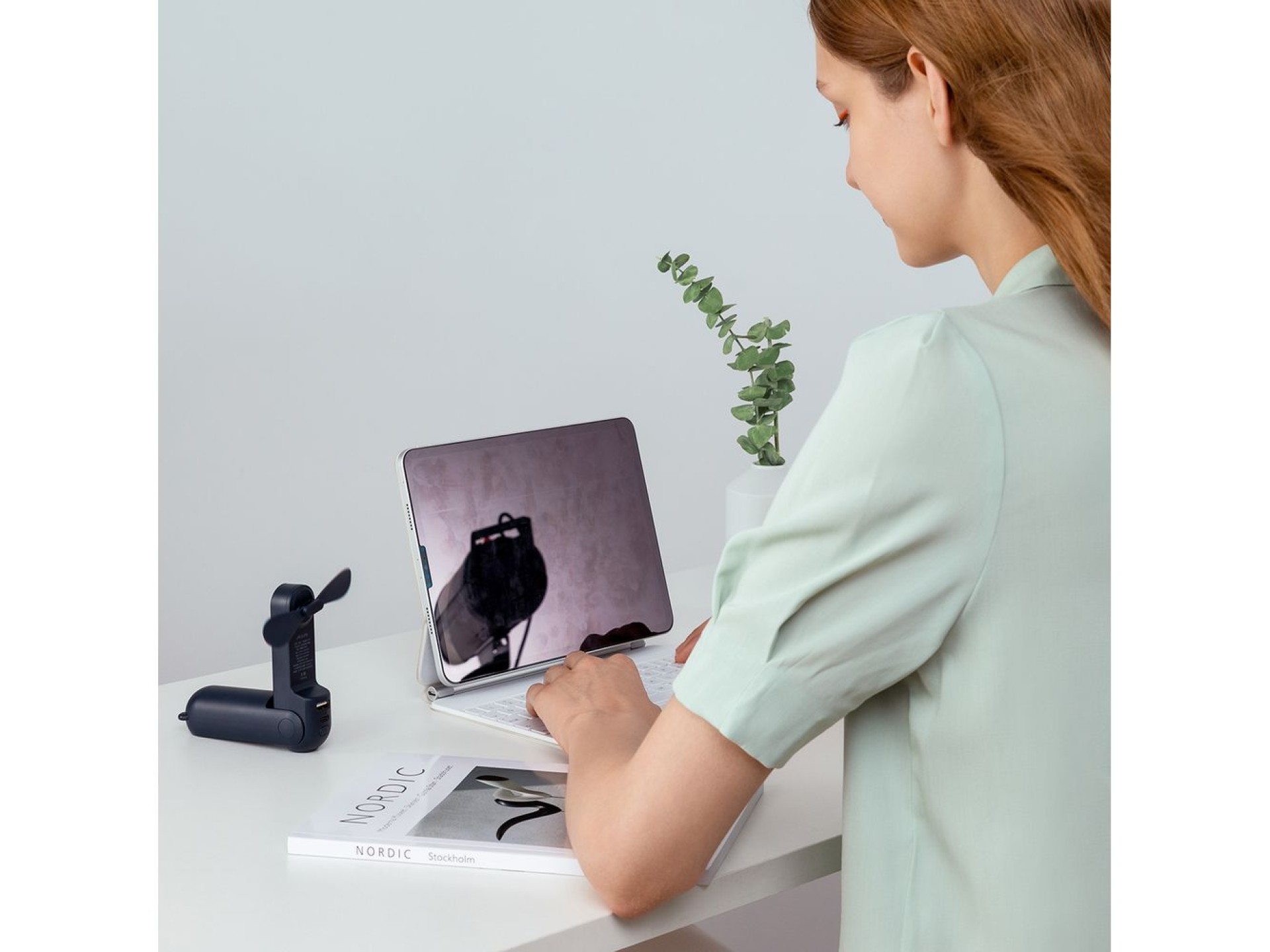 Ventilador portátil Jisulife Life8 Mini con USB, función de batería externa de 2000 mAh y linterna -