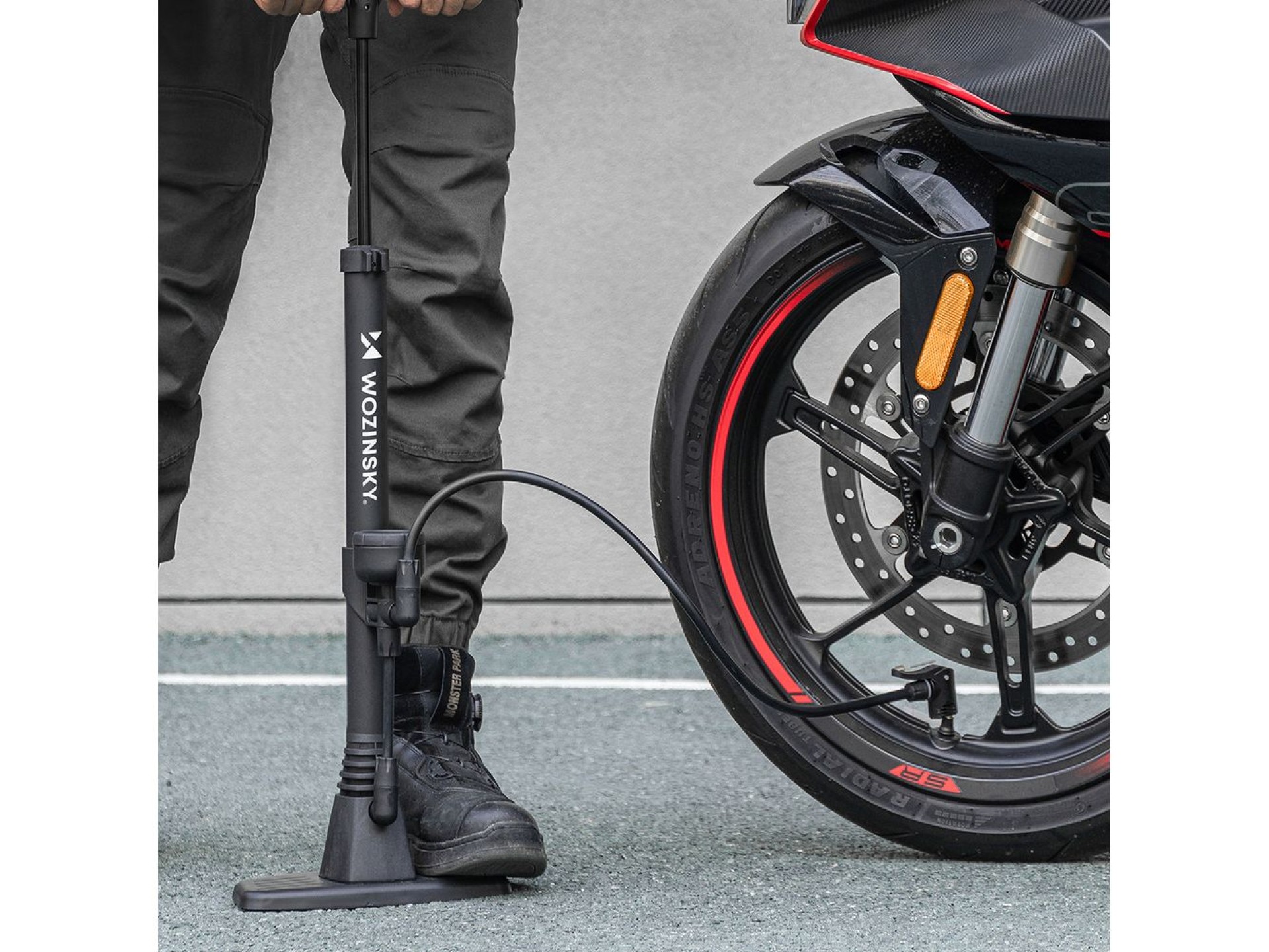 Bomba de pie para bicicleta Wozinsky WPR-02 - Negra
