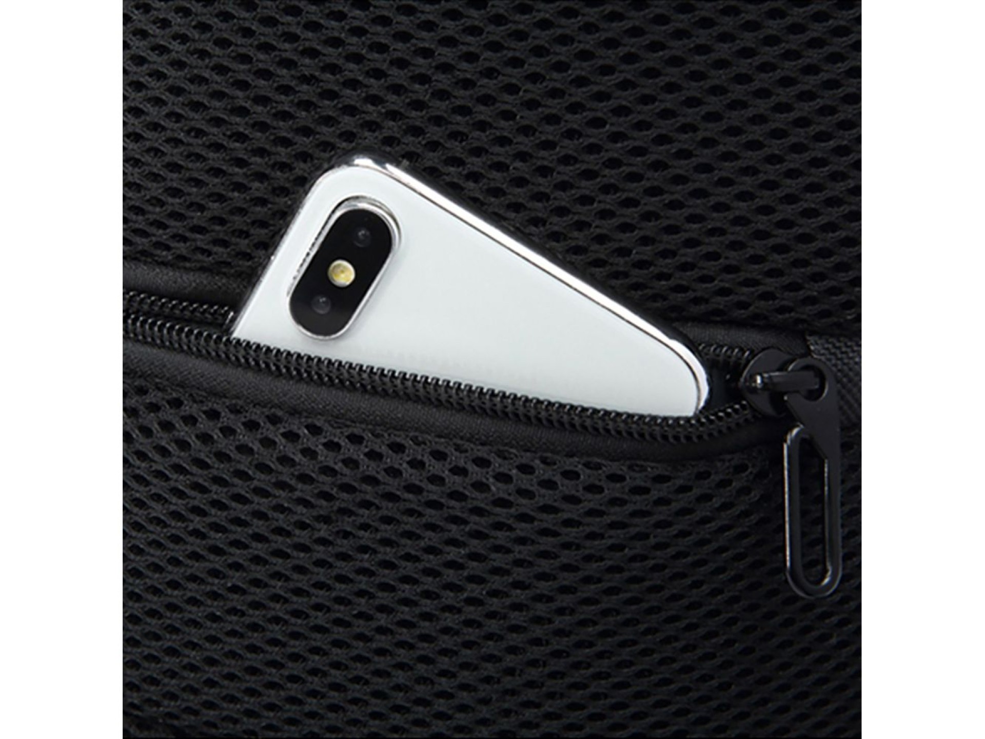 Mochila urbana premium Wozinsky com alça única, sistema antifurto, organizador e entrada USB - Preta
