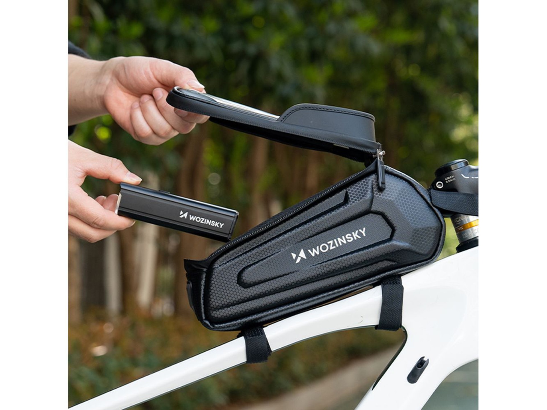 Bolsa para bicicleta Wozinsky para el cuadro, reforzada, con bolsillo para el teléfono, 1,7 l - negr