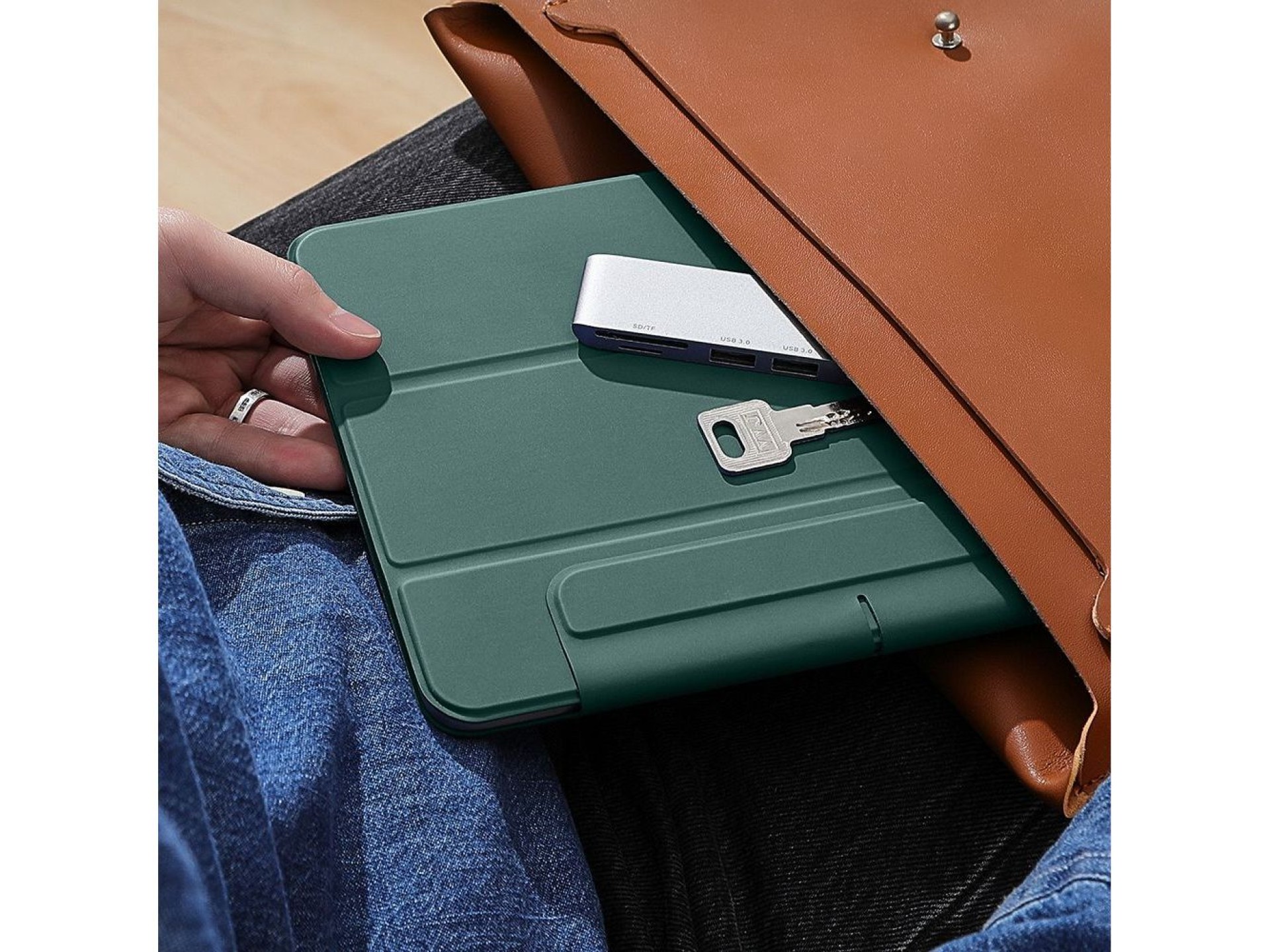 Capa magnética ESR Rebound para iPad Pro 12,9” 2020/2021/2022 / iPad Air 13” 2024/2025 - Verde